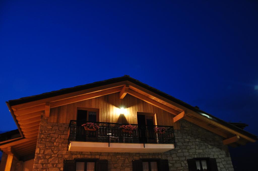 Le Foyer De La Ferme Aosta Exterior foto